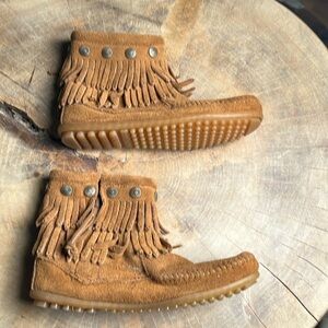Minnetonka Tan Kids Fringe Boots
